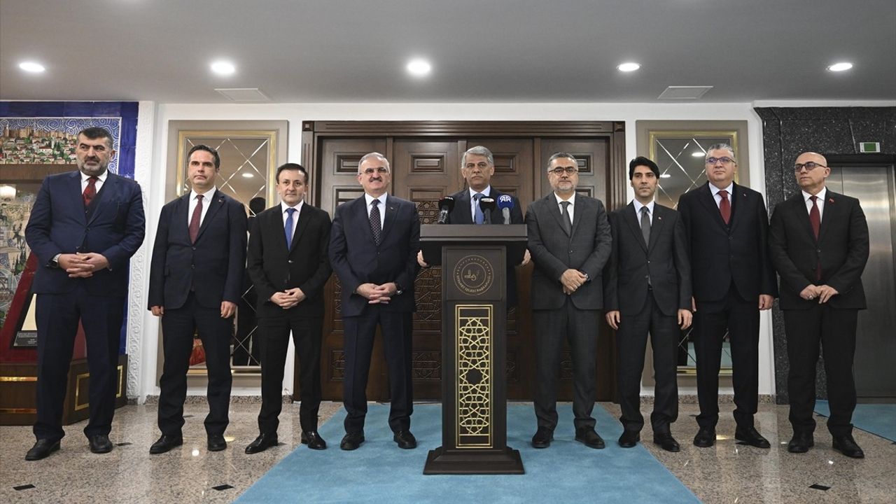 Hac Vizesi Olmadan Yola Çıkmayın: Bakanlık Uyarısı!