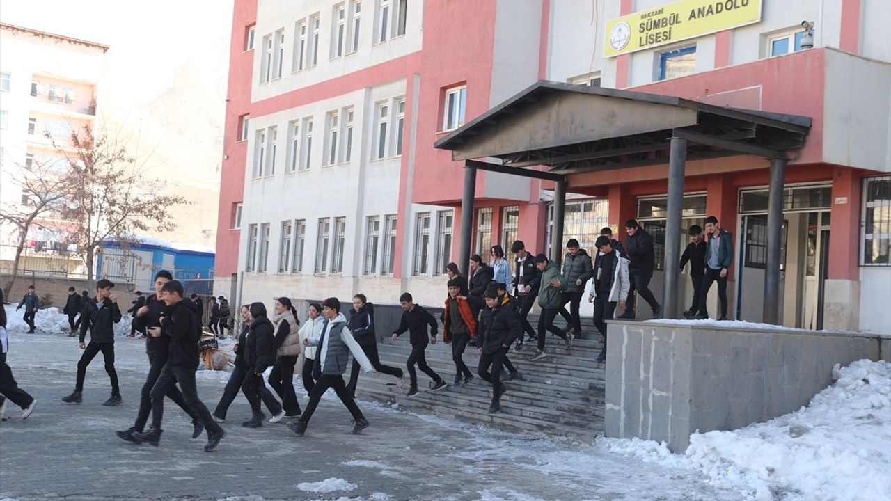 Hakkari'de Deprem Senaryosuyla Gerçekleştirilen Tatbikat: 5.5 Büyüklüğünde Sarsıntı