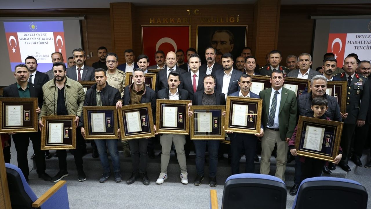 Hakkari'de Şehit Ailelerine Devlet Övünç Madalyası Verildi