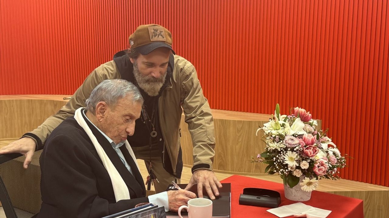 Haldun Dormen, Kitapseverlerle İmza Gününde Buluştu
