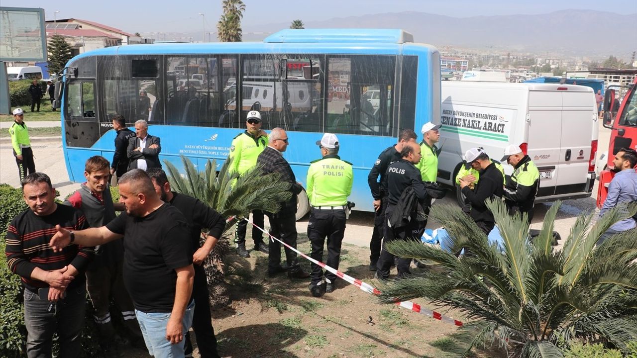 Hatay'da Halk Otobüsü Yayaya Çarptı: Yaşamını Yitirdi