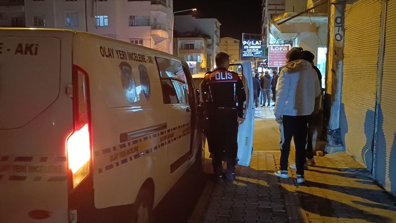 Hatay'da Kazara Tüfekle Kendini Yaralayan Kişi Hastaneye Kaldırıldı