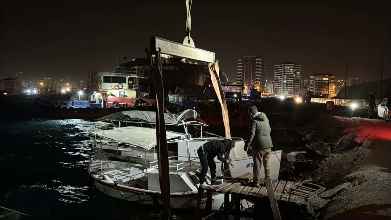 Hatay'da Şiddetli Fırtına Hayatı Olumsuz Etkiledi