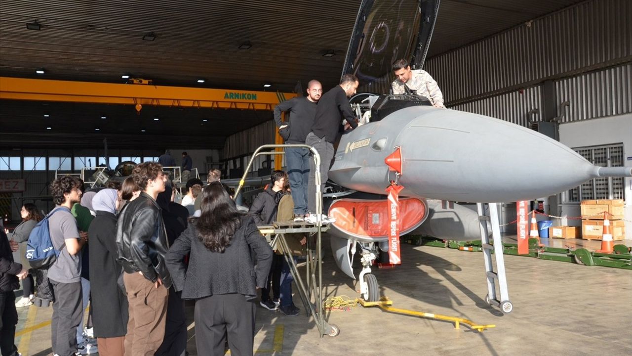Hava Kuvvetleri Komutanlığı'na Ziyaretçi Akını