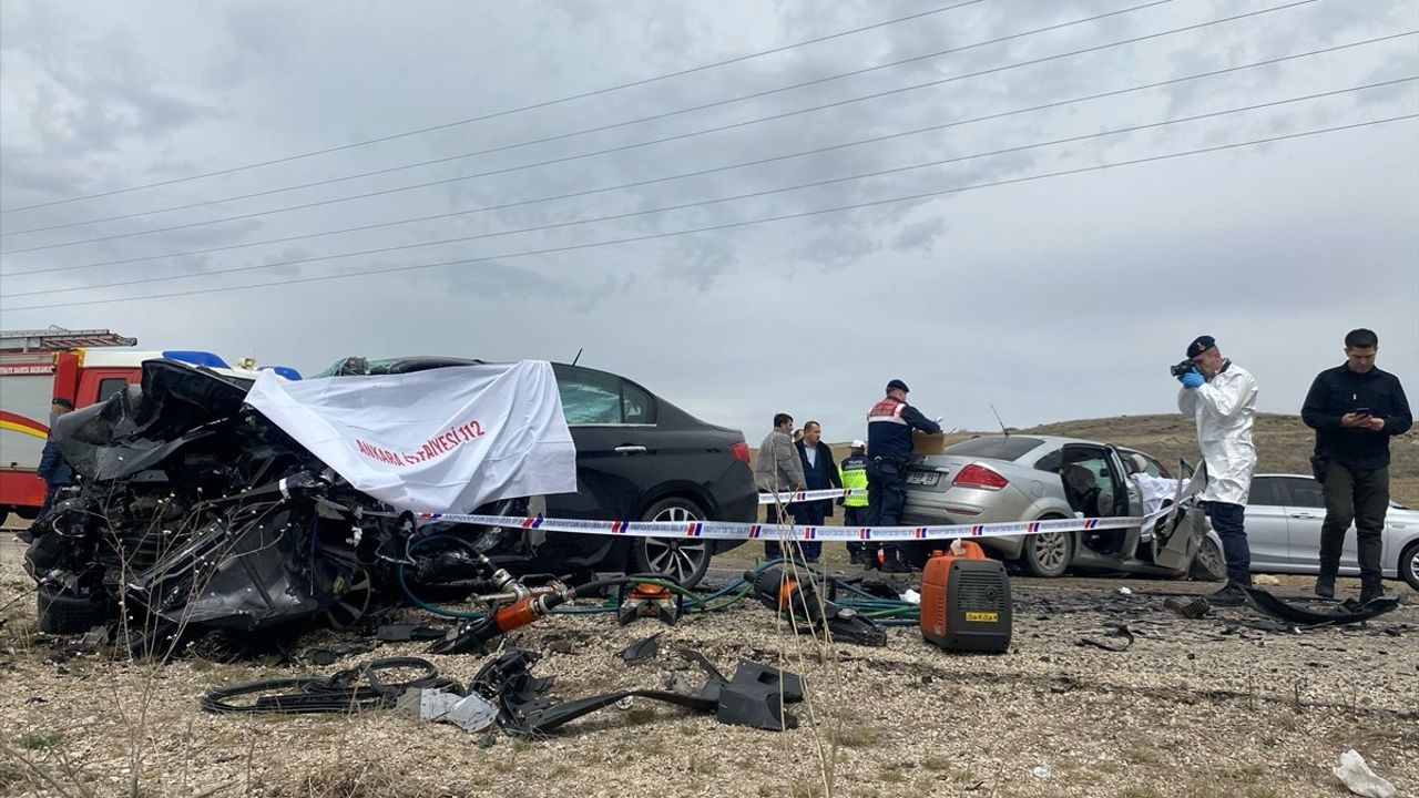 Haymana'daki Trafik Kazasında 6 Kişi Hayatını Kaybetti, 3 Yaralı