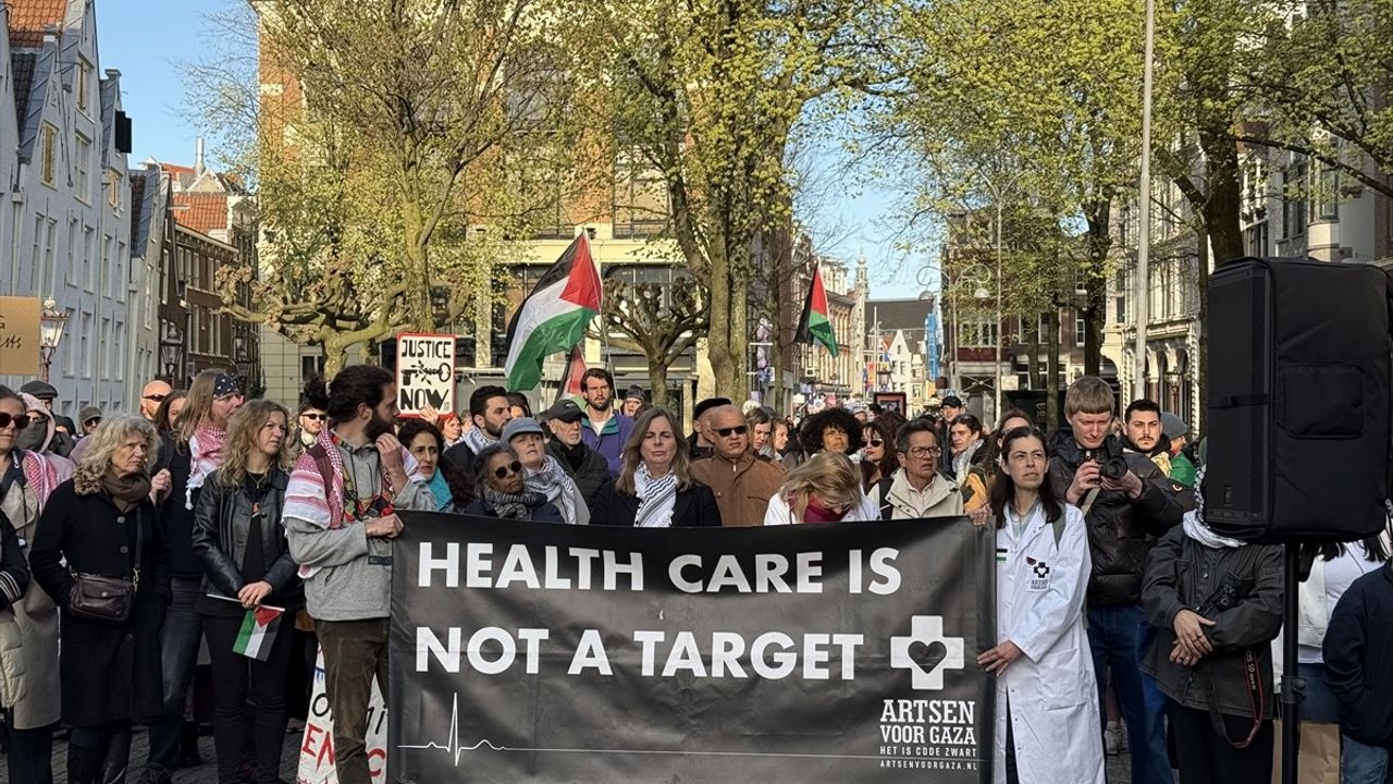 Hollanda'da Filistin Toprak Günü'nde Gazze Saldırıları Protesto Edildi