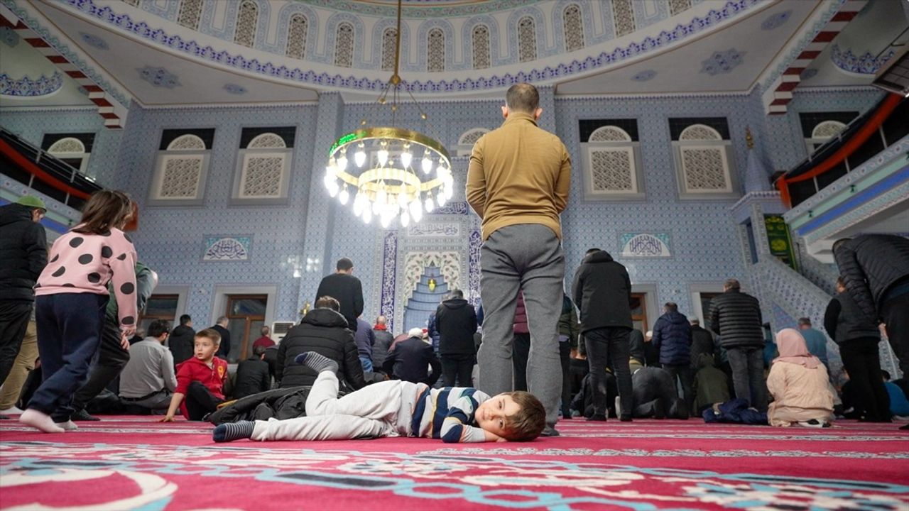 Hz. Ömer Camii, Ramazan'da Çocukların Gözdesi Oldu