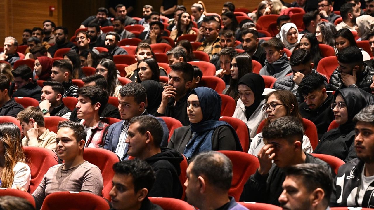 İbiş: Gençler 2028 ve 2029'da da Erdoğan'ı Seçecek