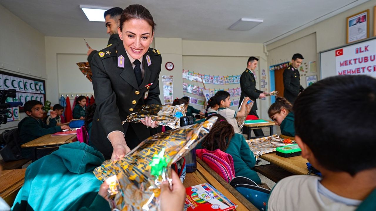 Iğdır'dan Miniklerden Mehmetçiğe İlk Mektuplar