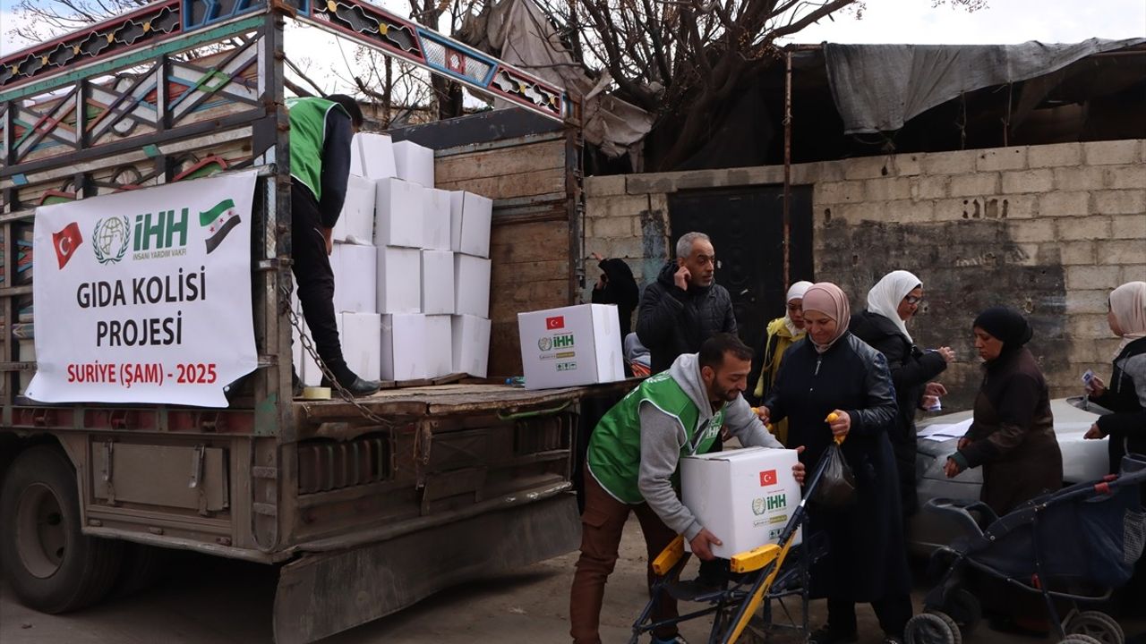 İHH'dan Suriye'deki Filistinli Ailelere 3 Bin Gıda Kolisi