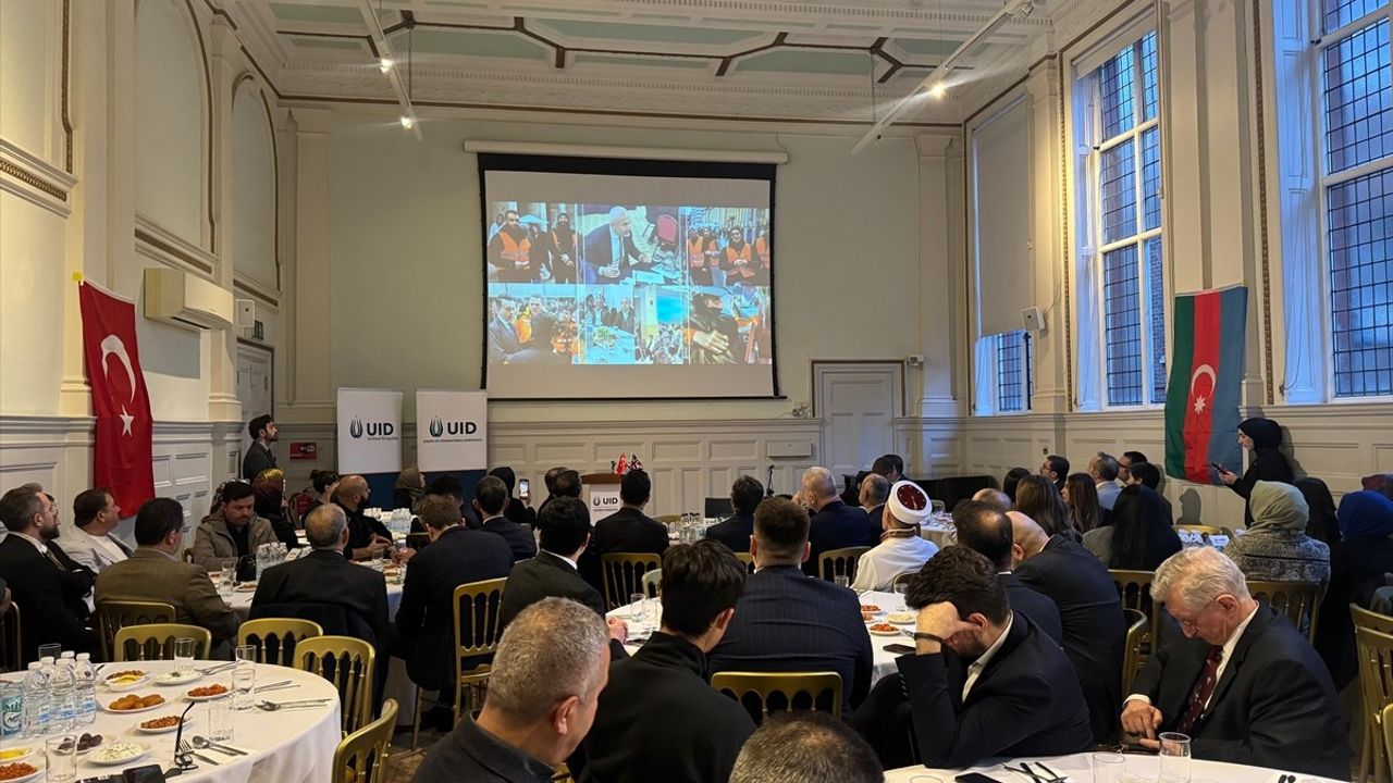 İngiltere'de Uluslararası Demokratlar Birliği'nden Anlamlı İftar Programı