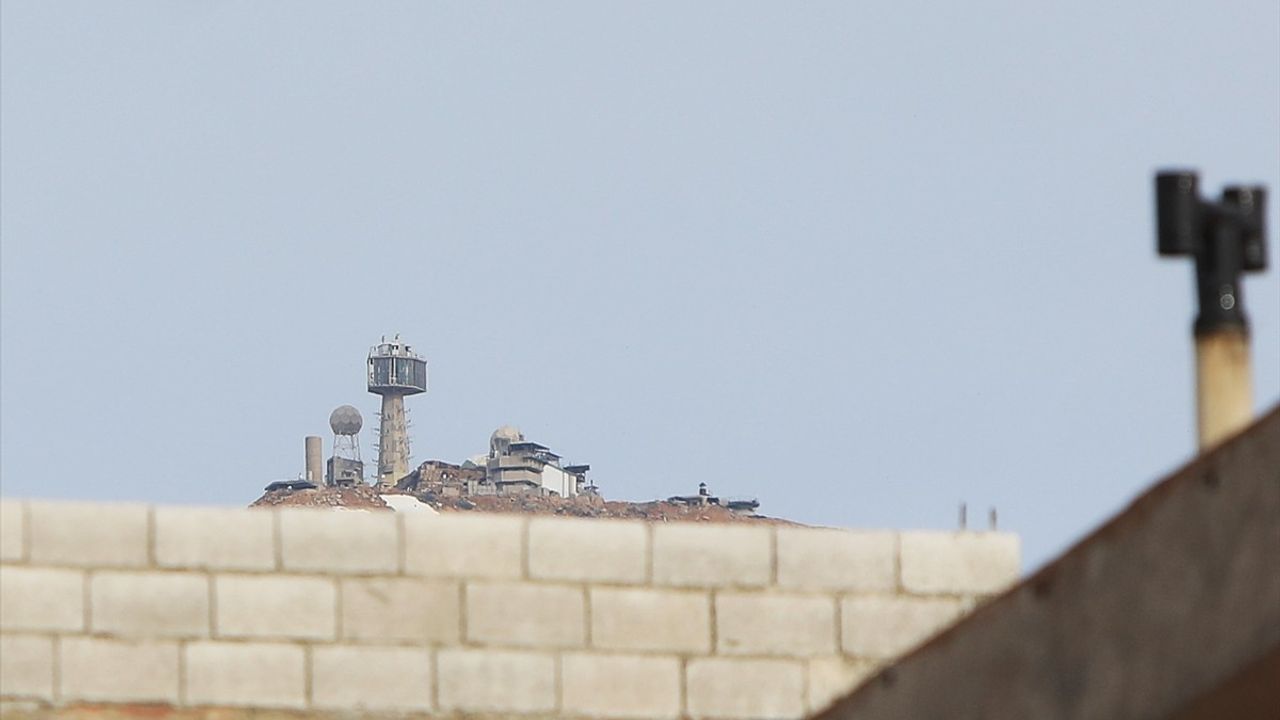 İsrail Ordusu Kuneytra'da Askeri Noktalar İnşa Etmeye Devam Ediyor