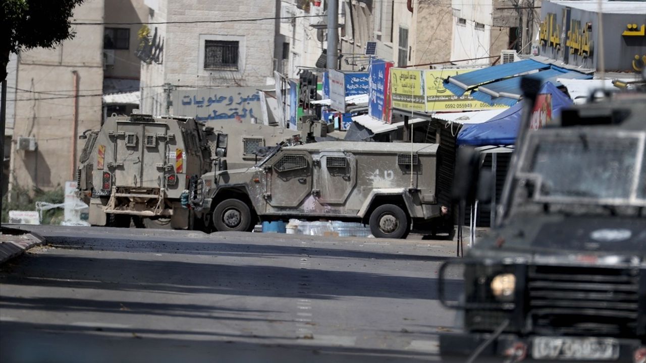 İsrail Ordusu Nablus'un Ayn Mülteci Kampı'nda Karargah Kurdu