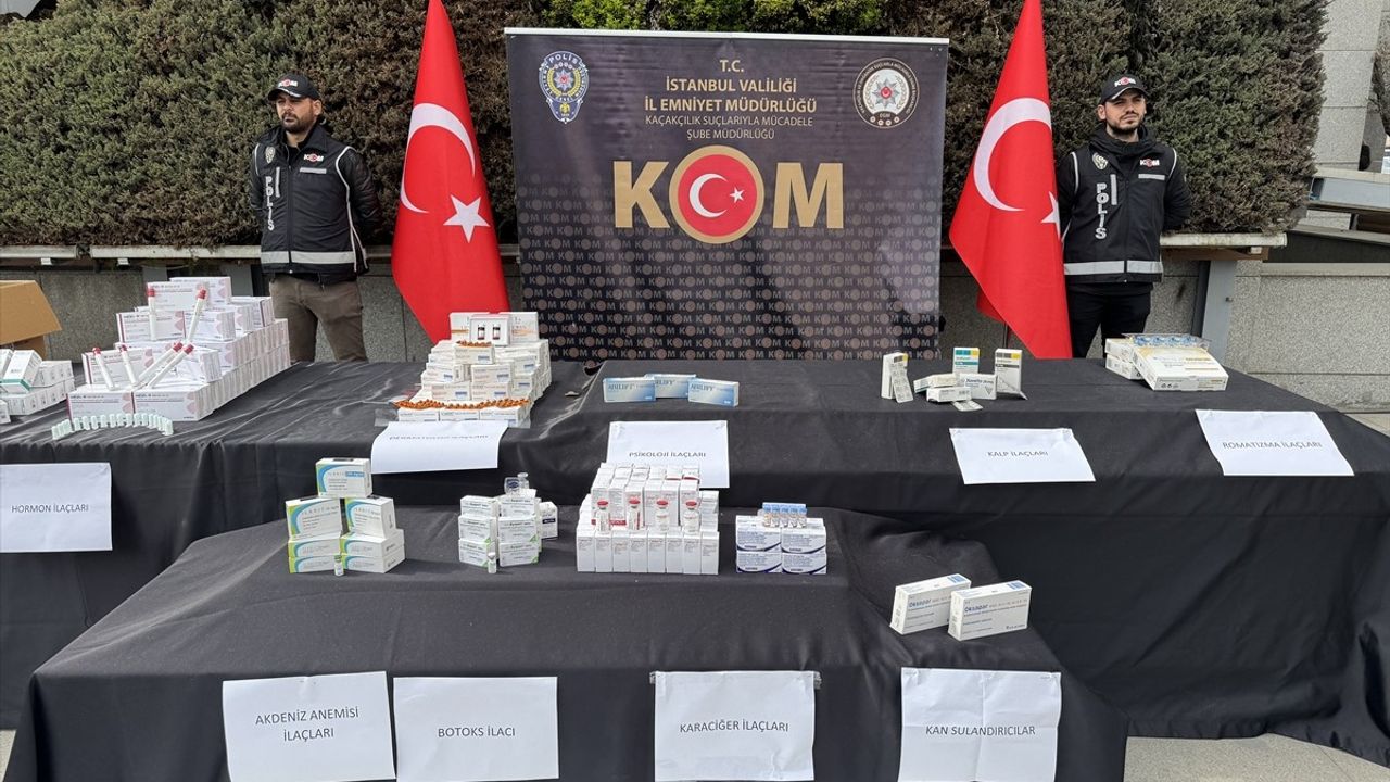 İstanbul'da Kaçakçılık Operasyonu: 6 Bin 123 İlaç ve 194 Tıbbi Cihaz Ele Geçirildi