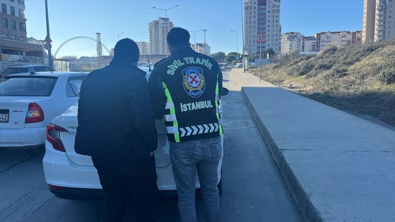 İstanbul'da Kaldırımda Araç Sürene 2.979 TL Ceza