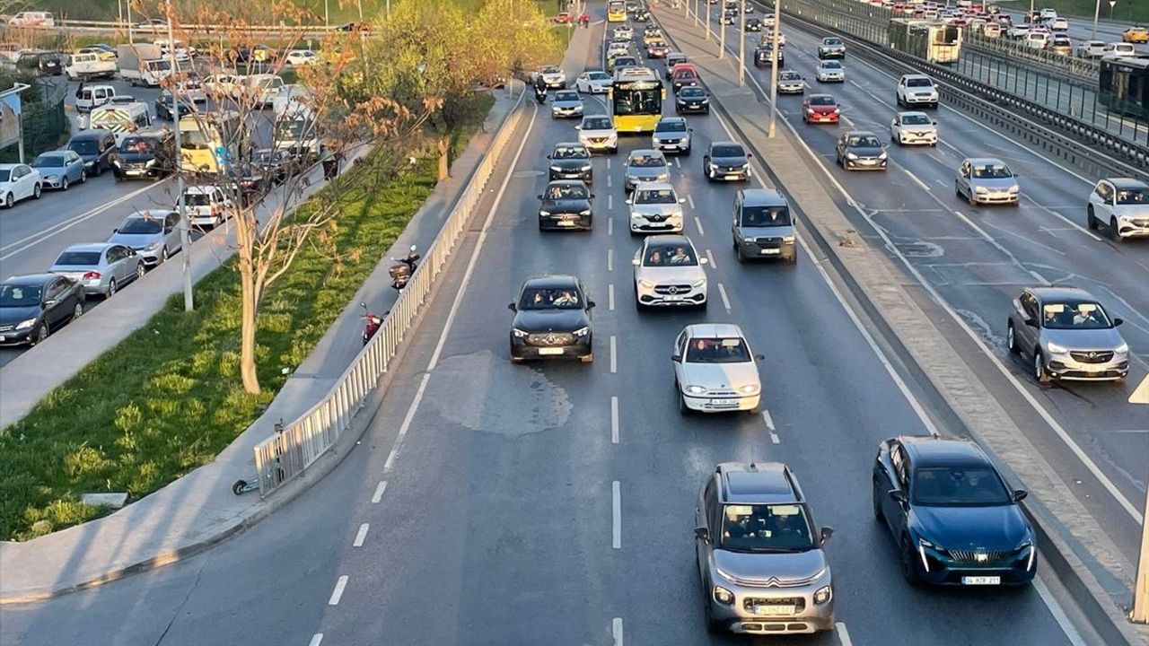 İstanbul'da Ramazan Bayramı Trafik Yoğunluğu Artıyor
