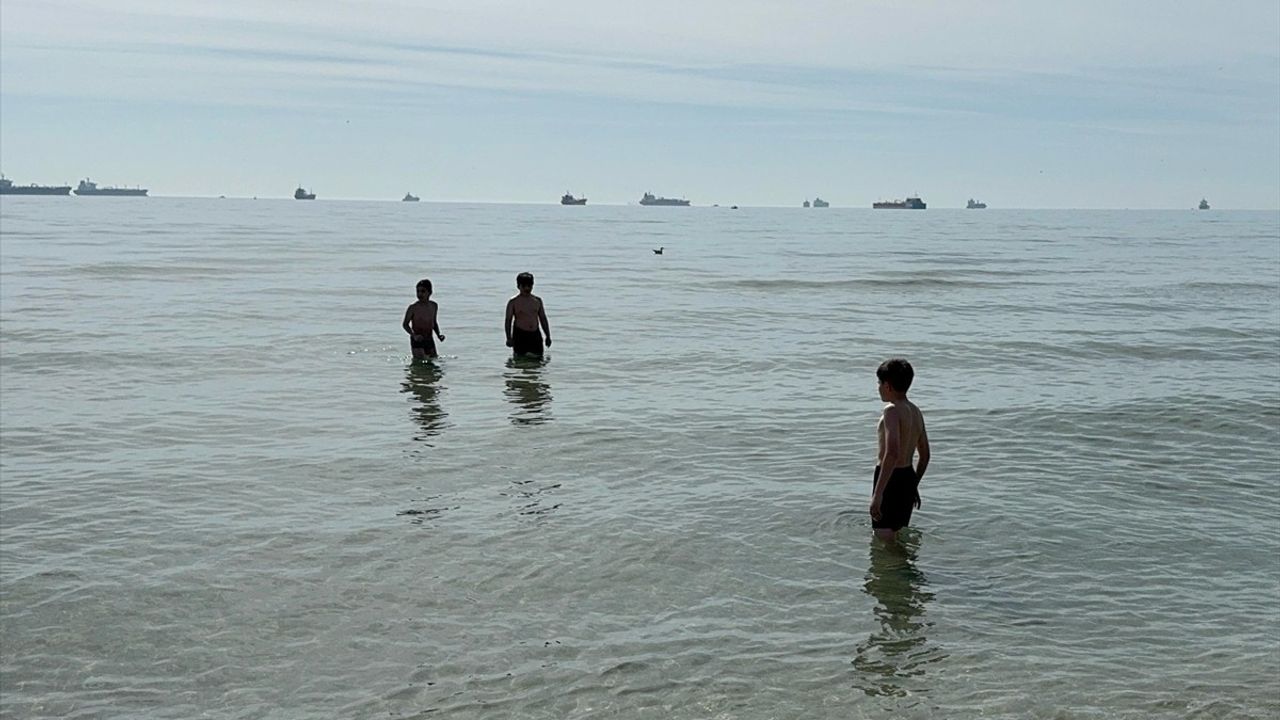 İstanbul'da Sıcak Hava, Denizde Serinleme Keyfi