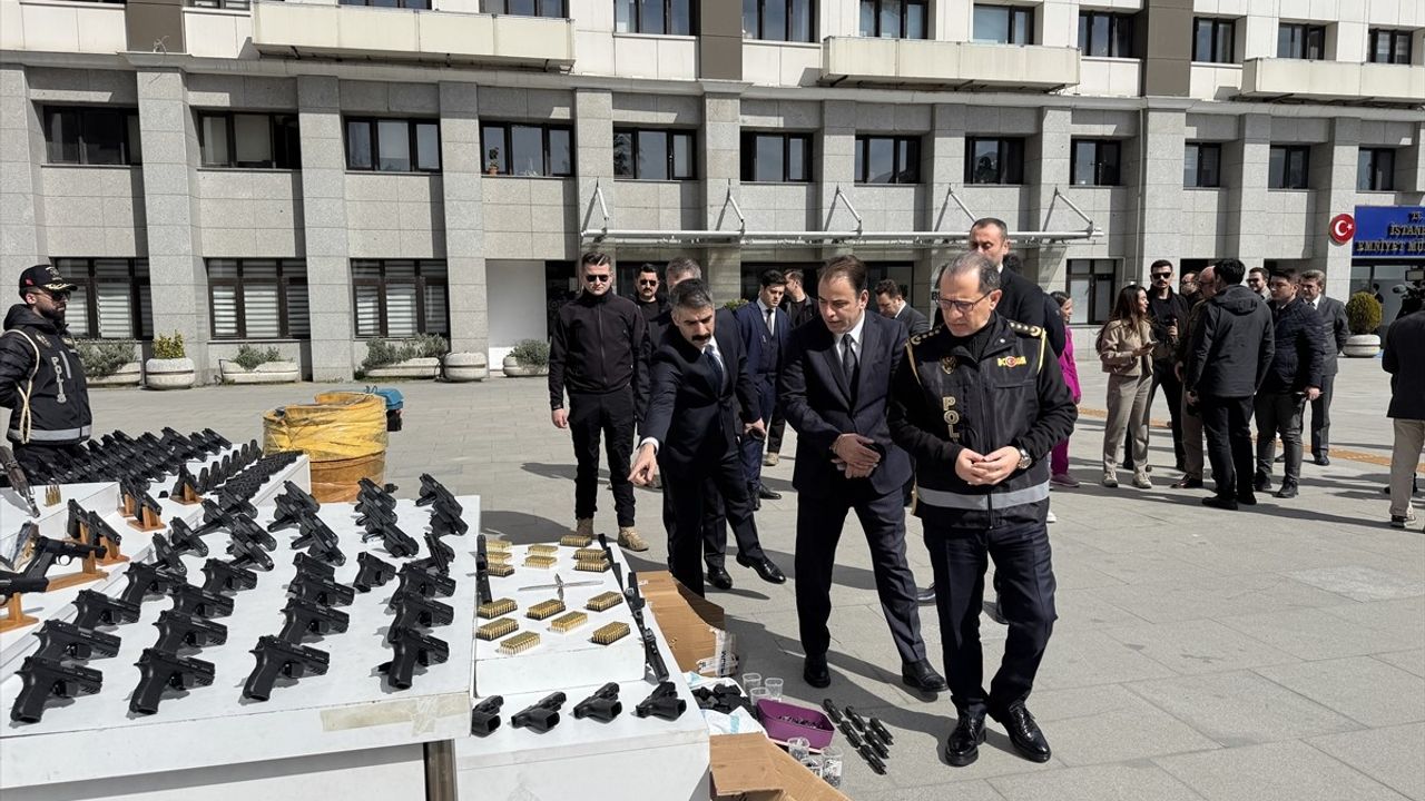 İstanbul'da Suç Örgütlerine Yönelik Büyük Operasyon: 49 Zanlı Tutuklandı