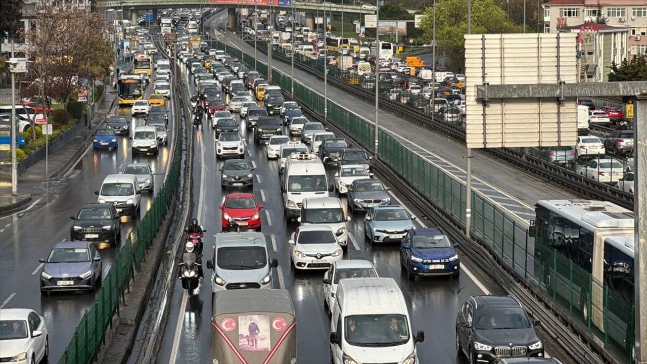 İstanbul'da Trafik Yoğunluğu Bayramda Yüzde 85'e Ulaştı