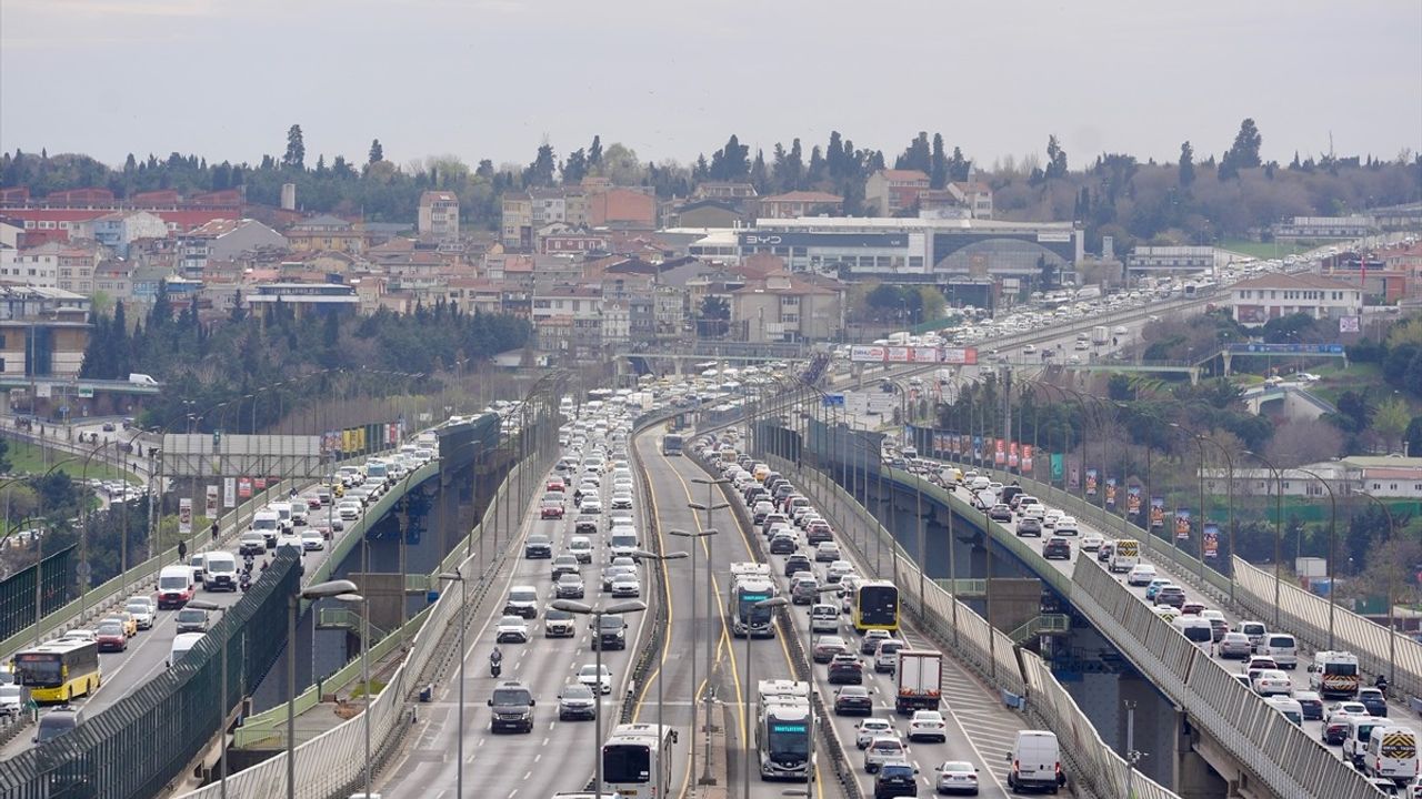 İstanbul'da Trafik Yoğunluğu Yüzde 81'e Ulaştı!