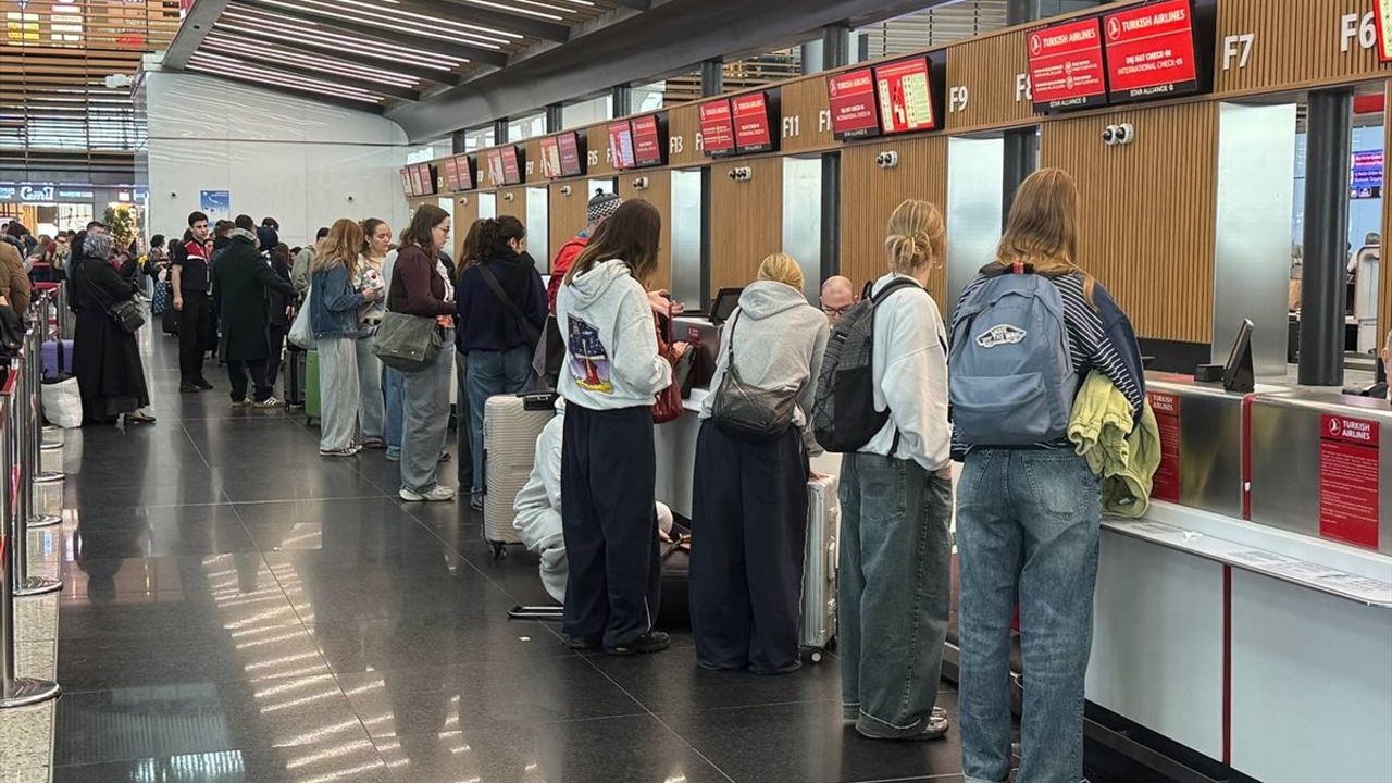İstanbul Havalimanlarında Bayram Yoğunluğu Zirveye Ulaştı
