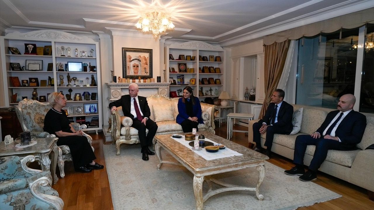 İstanbul Valisi Gül, Edip Akbayram'ın Ailesine Taziye Ziyaretinde Bulundu