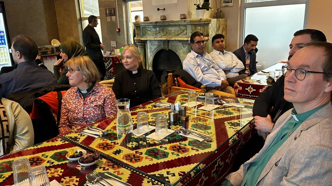 İsveç'te Farklı İnanç Grupları Ramazan İftarında Buluştu