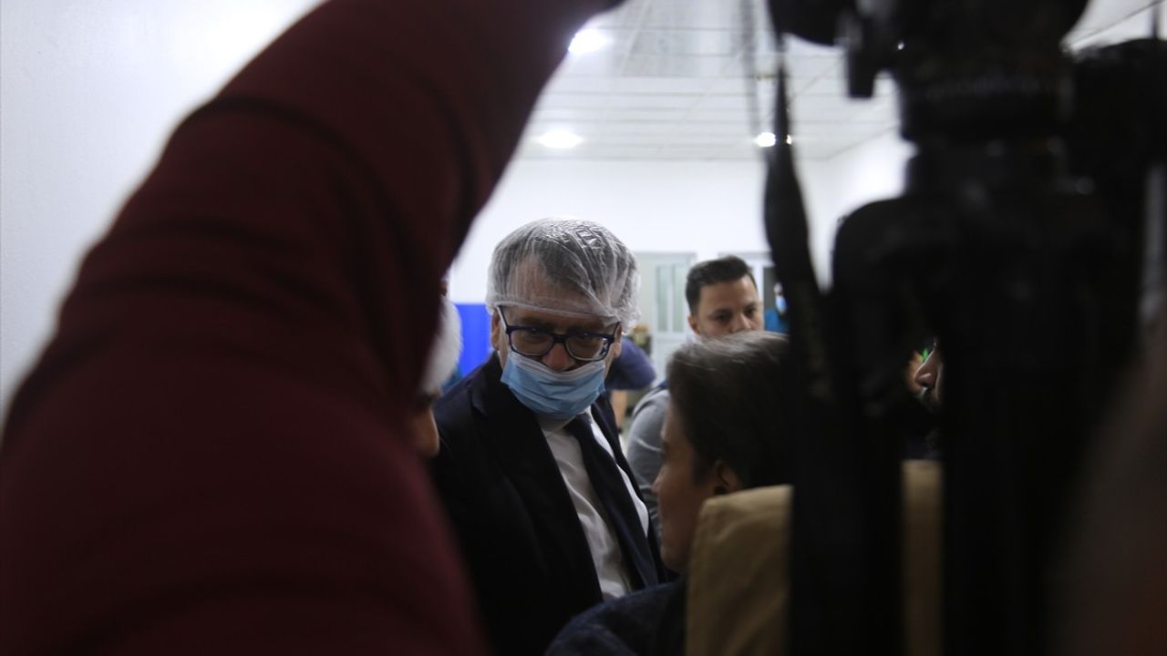 İtalyan Büyükelçi Ravagnan ve DSÖ Heyeti, İdlib'deki Şam Hastanesi'ni Ziyaret Etti