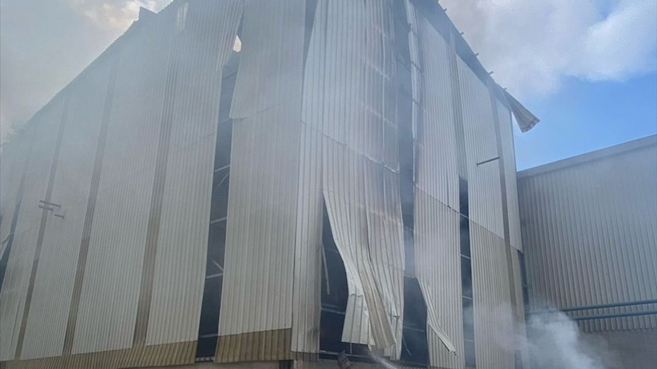 İzmir Aliağa'da Fabrika Patlamasında 1 Ölü, 4 Yaralı