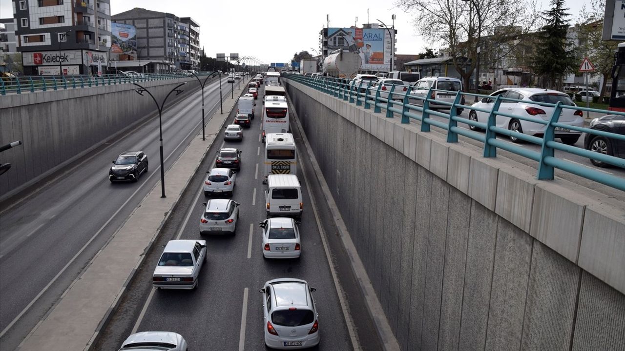 İzmir-Ankara Kara Yolunda Bayram Yoğunluğu Artıyor