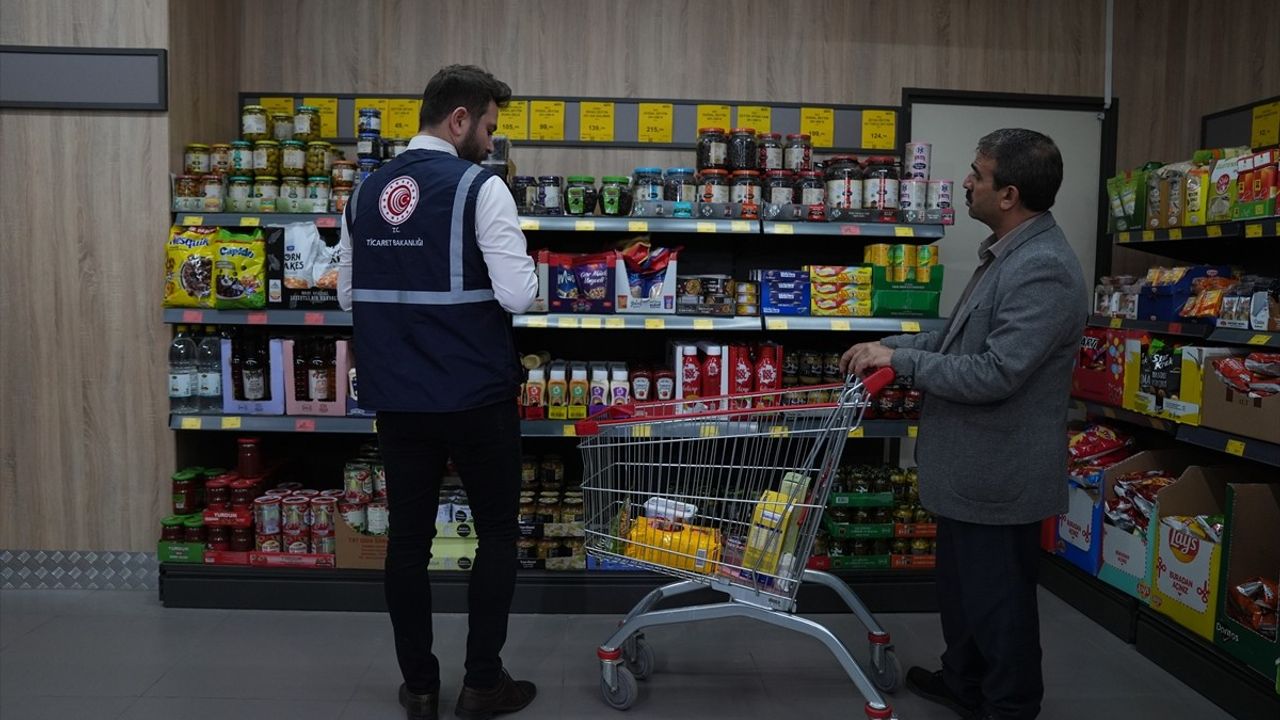 İzmir'de Ramazan Bayramı Öncesi Fiyat Denetimleri Sürüyor