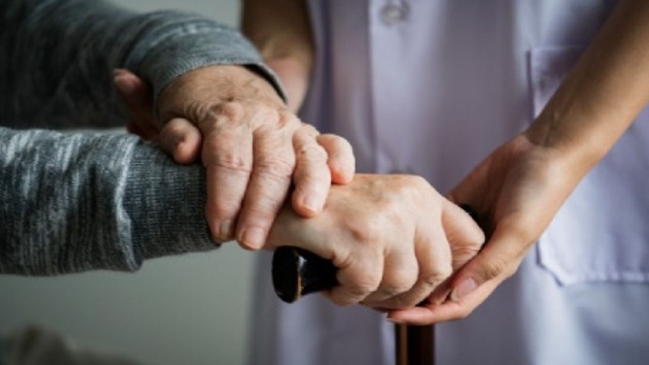 İzmir’li yaşlılara MÜJDE! Yeni destek kapınıza gelecek 