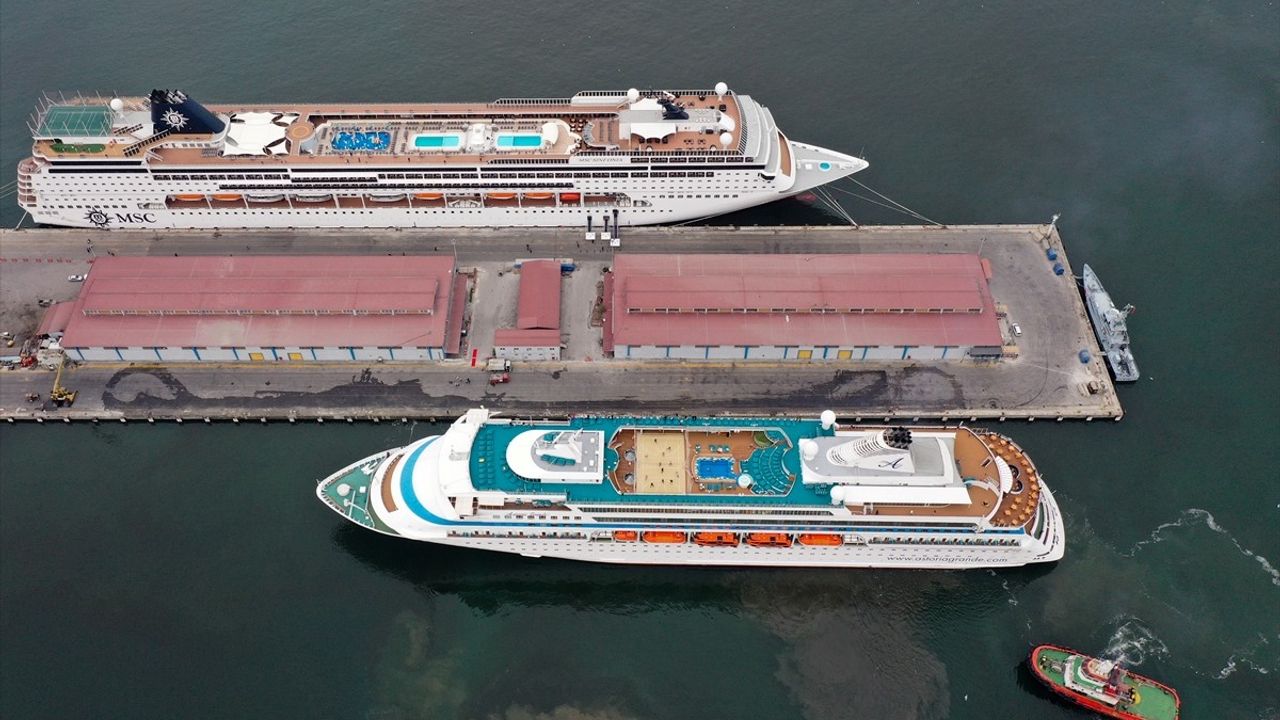 İzmir Limanı'na Dev Turist Akını: 2.983 Kişi Geldi