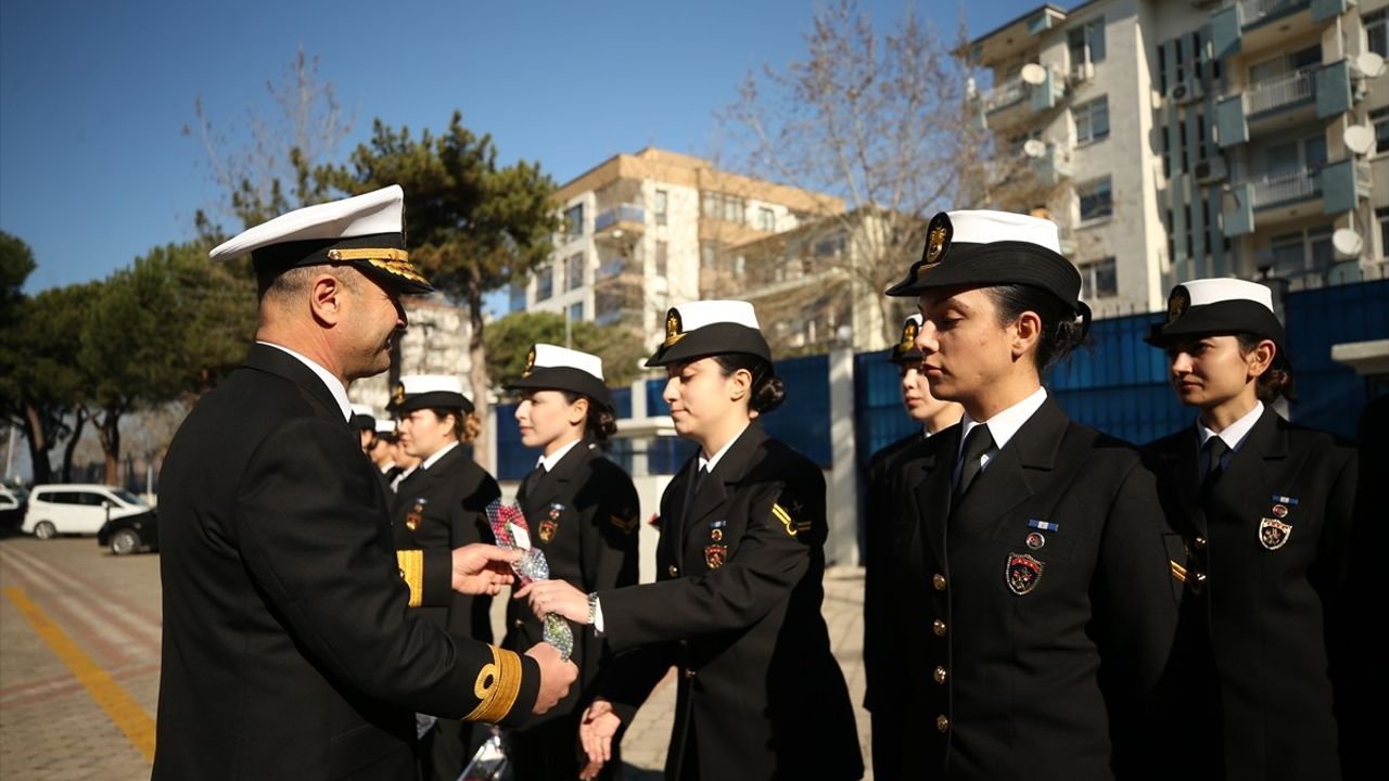 Kadın Bahriyeliler Çanakkale Boğazı'nda TCG Nusret ile Seyir Faaliyeti Gerçekleştirdi