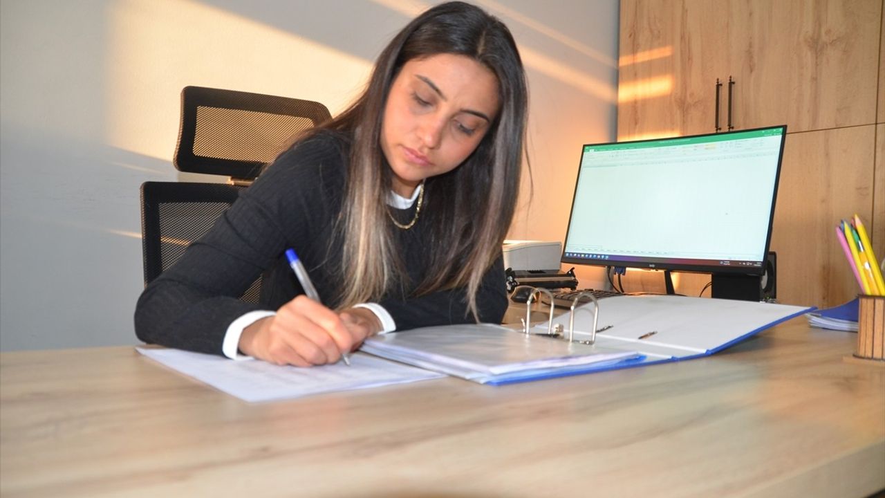 Kadın Futbol Takımında Kaptanlık Yapan Beden Eğitimi Öğretmeni: Rahime Atabay