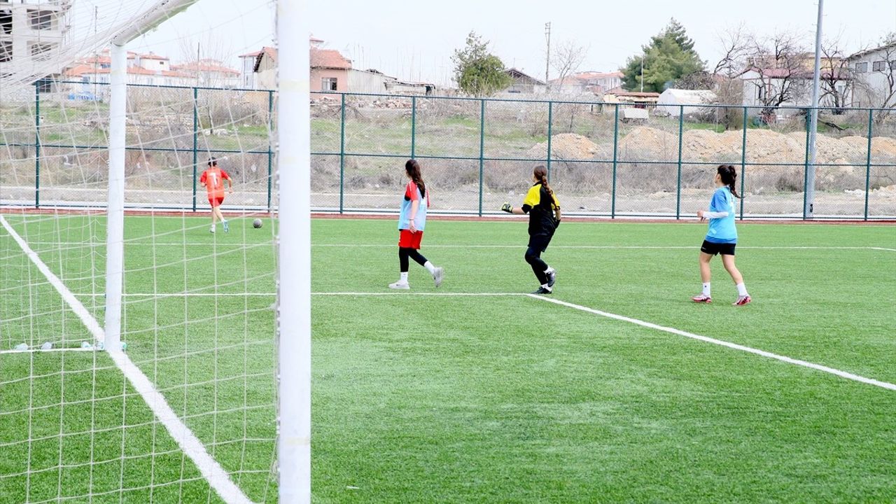 Kadın Milli Futbol Takımı'nın Geleceği Bölge Seçmeleriyle Belirleniyor