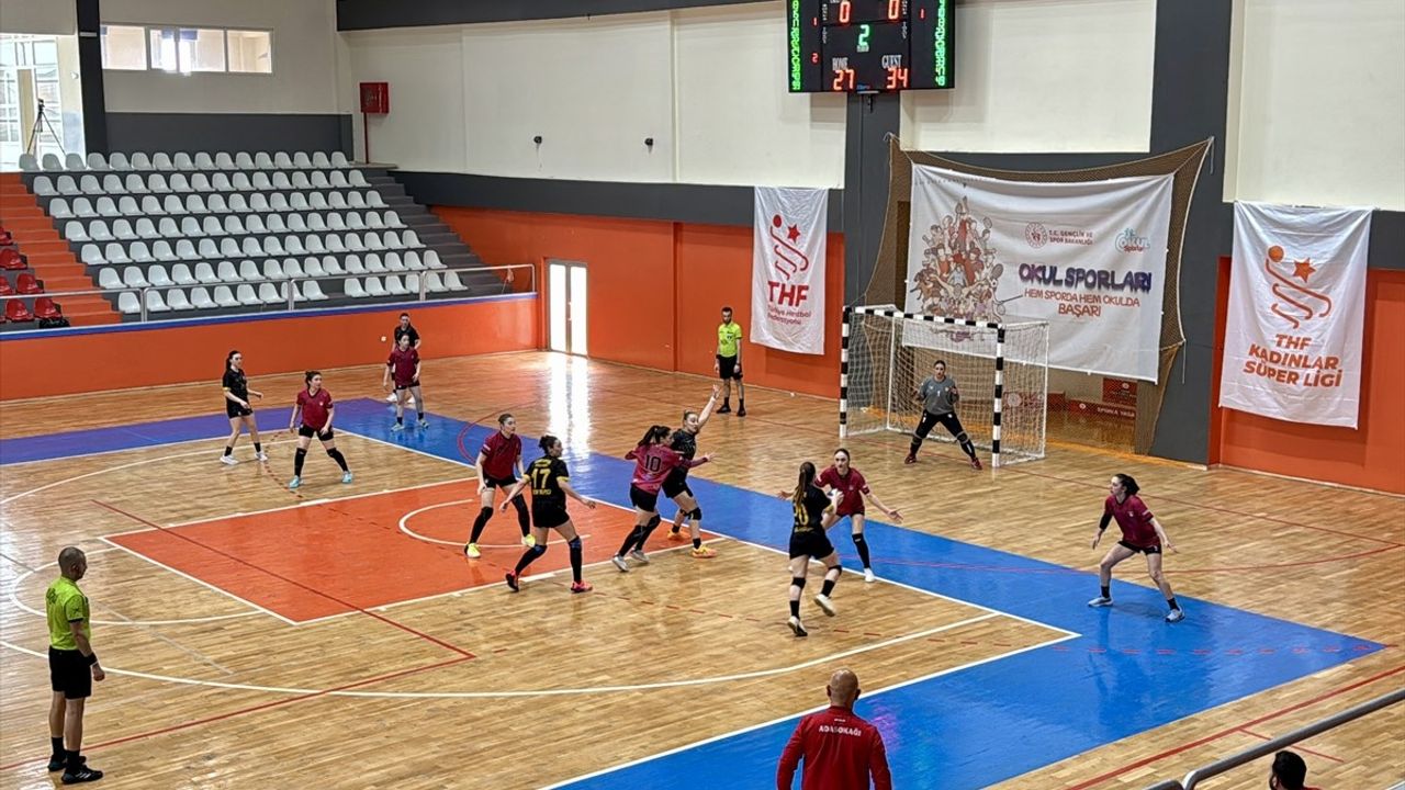 Kadınlar Süper Lig'de Adasokağı Farklı Galip: Kırşehir Belediyespor 30 - Adasokağı 39