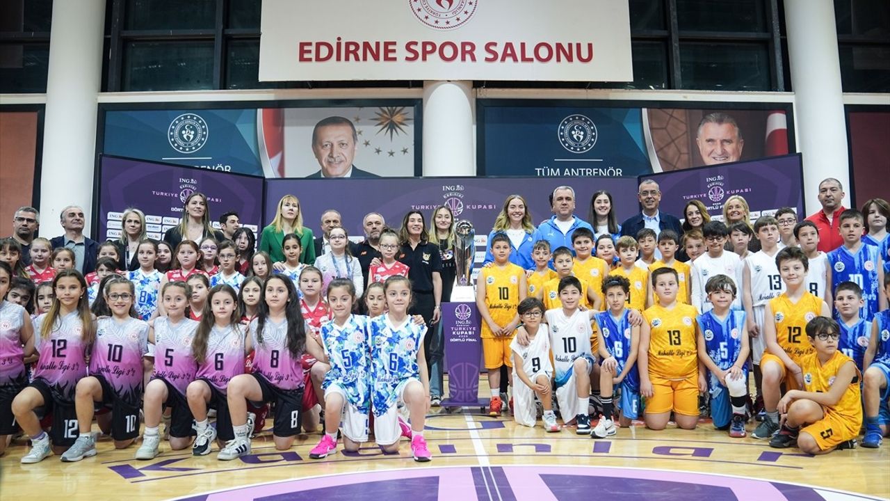 Kadınlar Türkiye Kupası Finali: ÇİMSA ÇBK Mersin ve Emlak Konut Karşı Karşıya