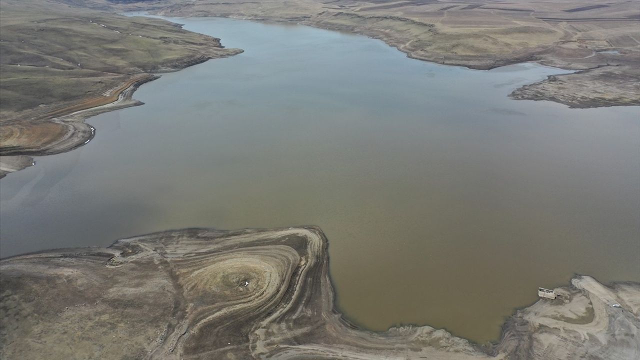 Kars Barajı'ndaki Buzlar Eridi: Baharın Gelmesiyle Doğa Canlanıyor
