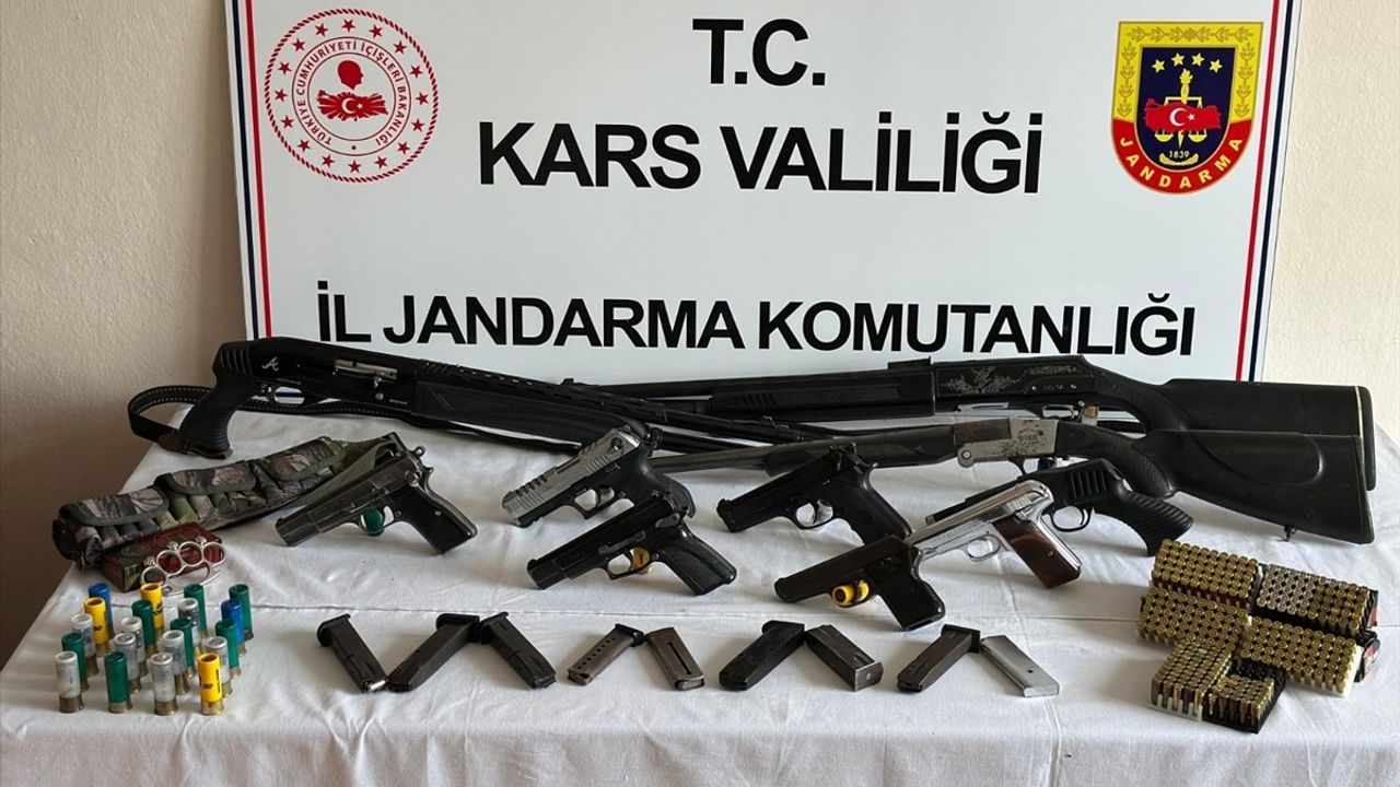 Kars'ta Eş Zamanlı Operasyonda 11 Kişi Yakalandı