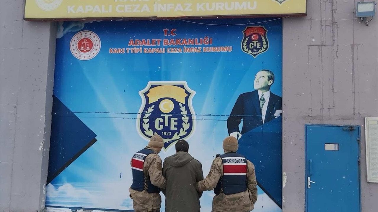 Kars'ta Firari Cinayet Zanlısı Gizlendiği Evde Yakalandı
