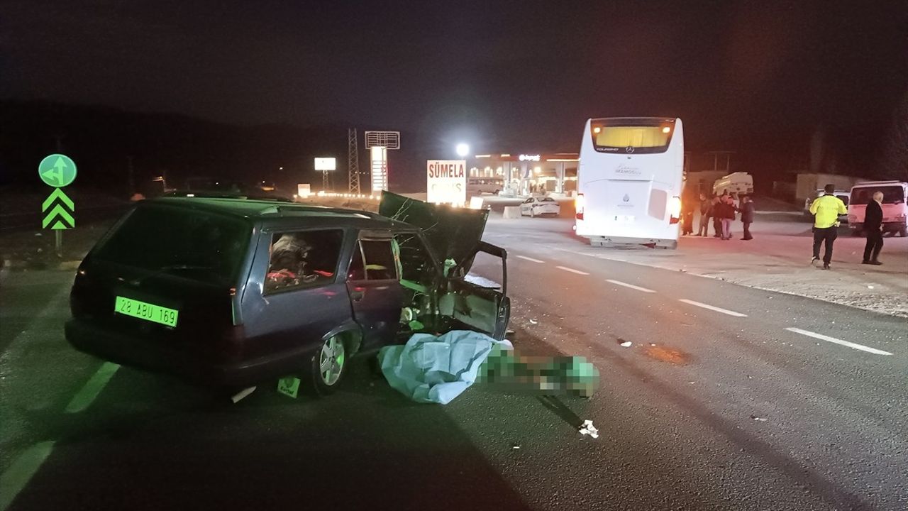 Kastamonu'da Otobüs ve Otomobil Çarpıştı: 1 Ölü, 1 Yaralı
