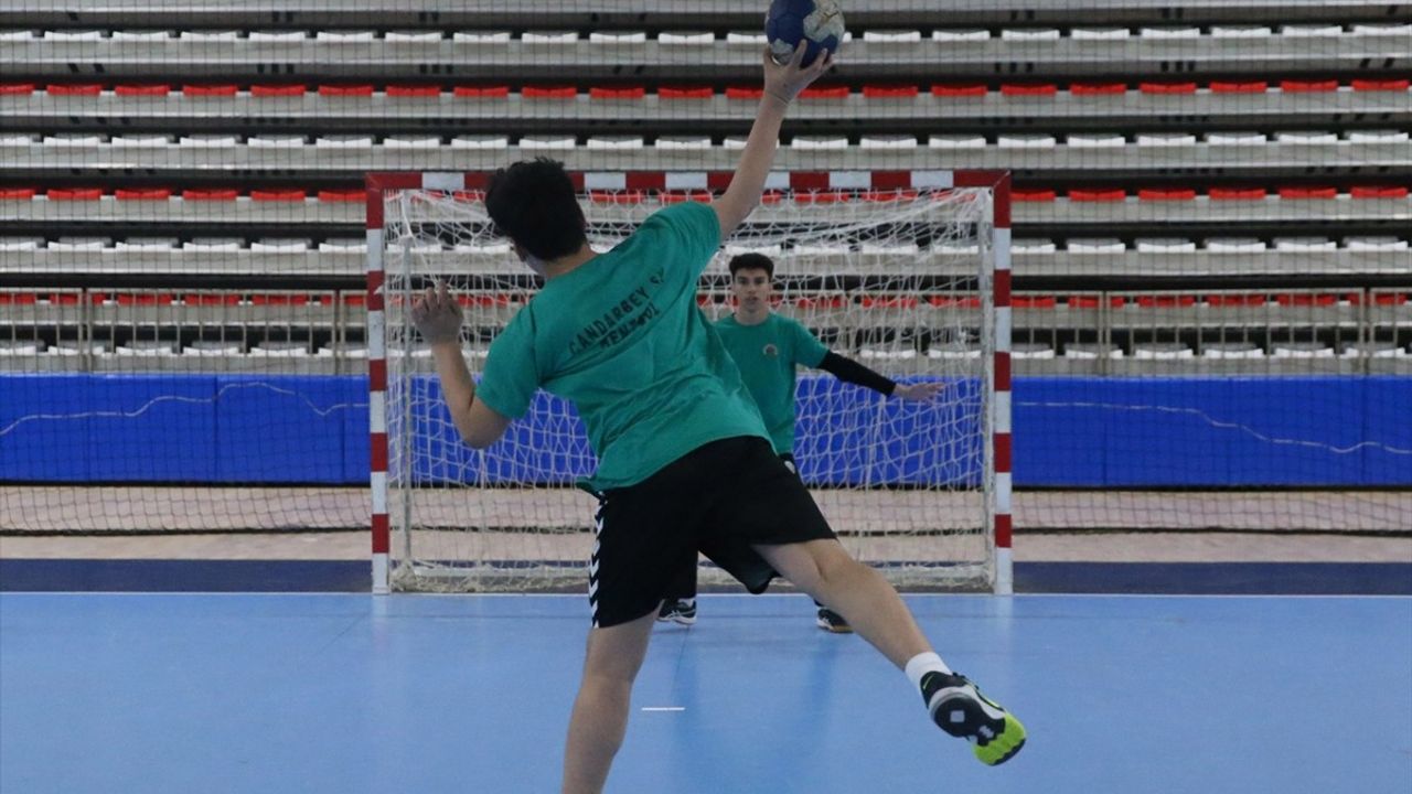 Kastamonu'daki Öğrenciler Hentbolda 2. Lig'e Yükseldi!