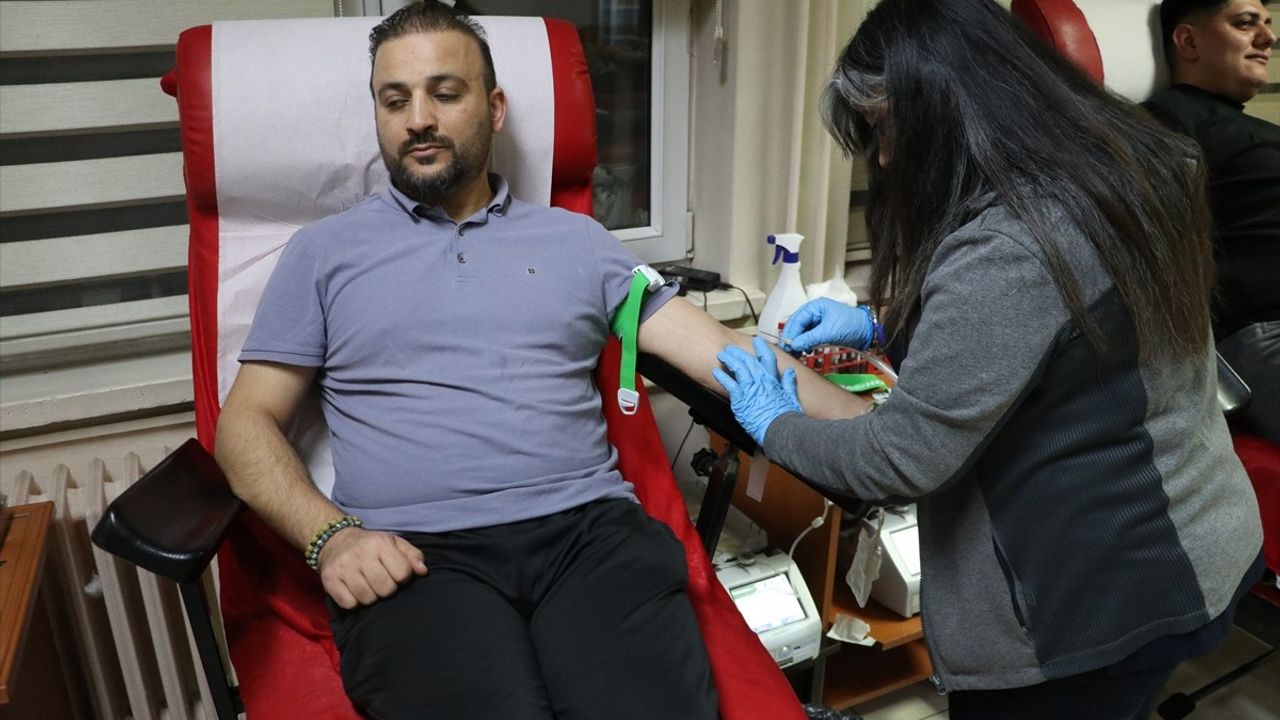 Kayseri'de Öğretmenlerden Kanser Hastası Çocuklar İçin Anlamlı Kan Bağışı