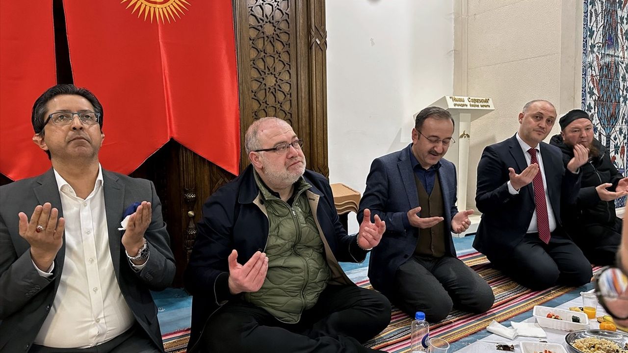 Kırgızistan'da Türkiye'nin Bişkek Büyükelçiliği Iftar Programı Düzenledi