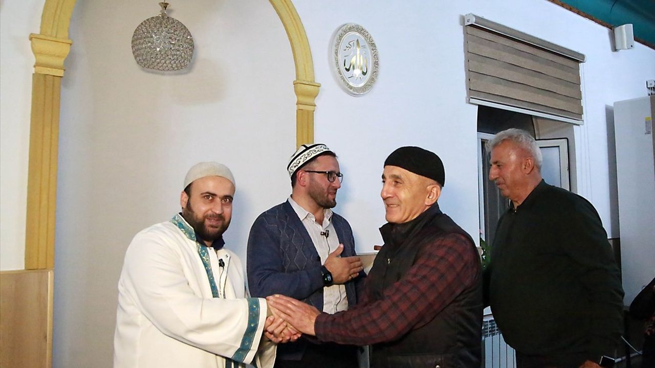 Kırgızistan'daki Ahıska Türkleri Ramazan'ın Son Teravih Namazını Kıldılar