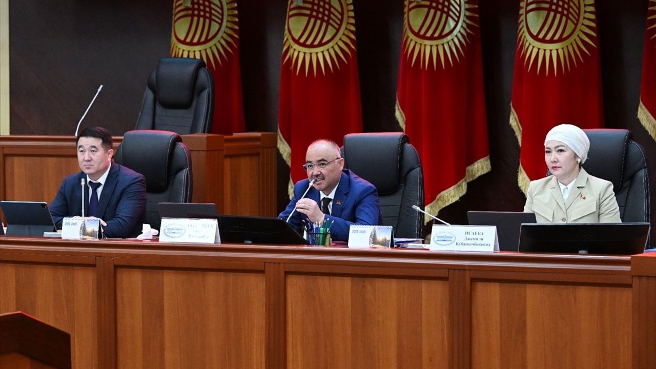 Kırgızistan Meclisi Tacikistan ile Sınır Anlaşmasını Onayladı