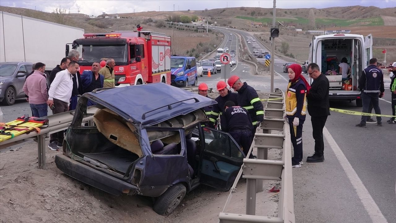 Kırıkkale'de İki Araç Çarpıştı: 1 Ölü, 6 Yaralı