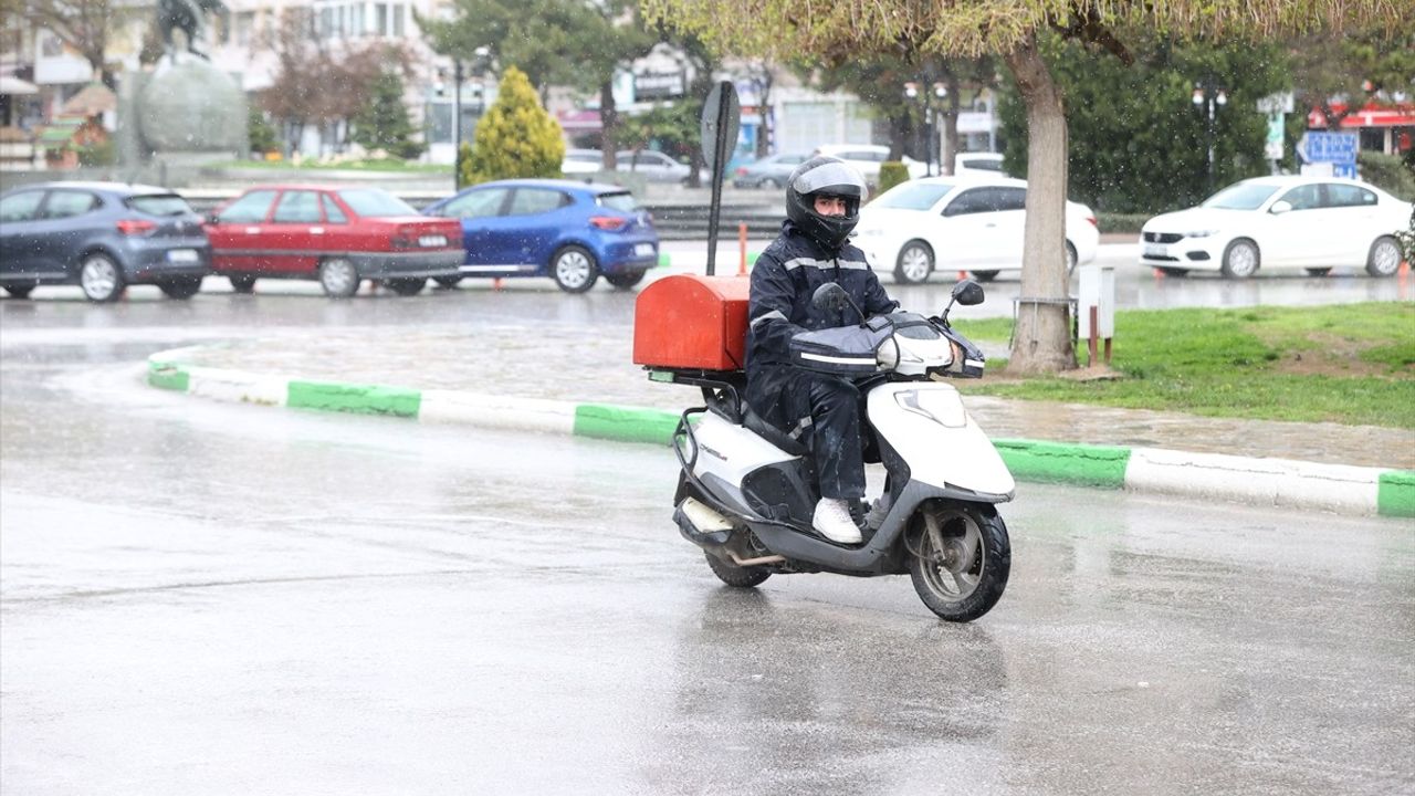 Kırklareli'nde Sağanak Yağış Hayatı Olumsuz Etkiliyor