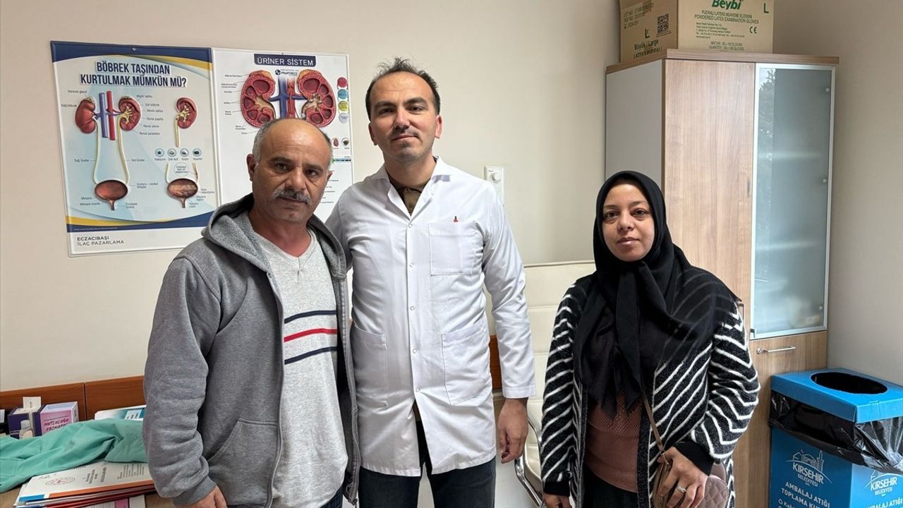 Kırşehir'de 6 Santimetrelik Böbrek Taşı Kapalı Ameliyatla Alındı